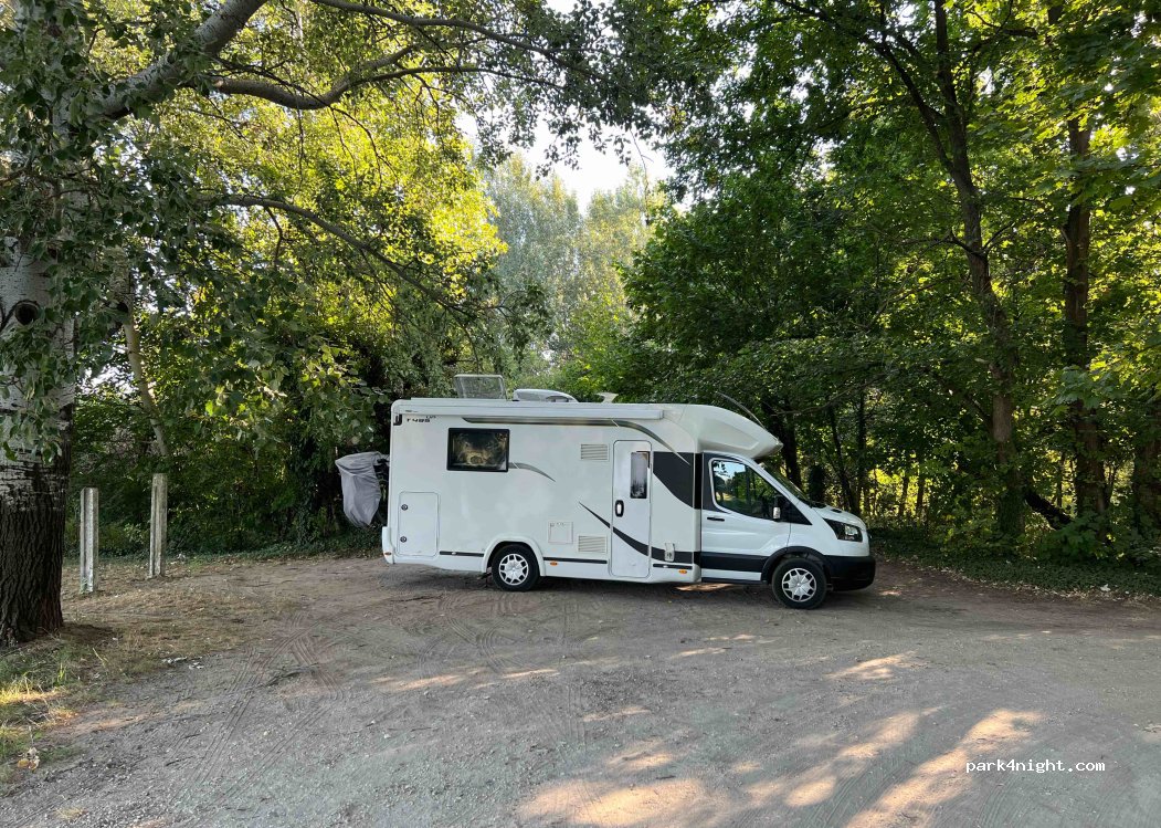 (6400) Kiskunhalas - Unnamed Road — foto 2