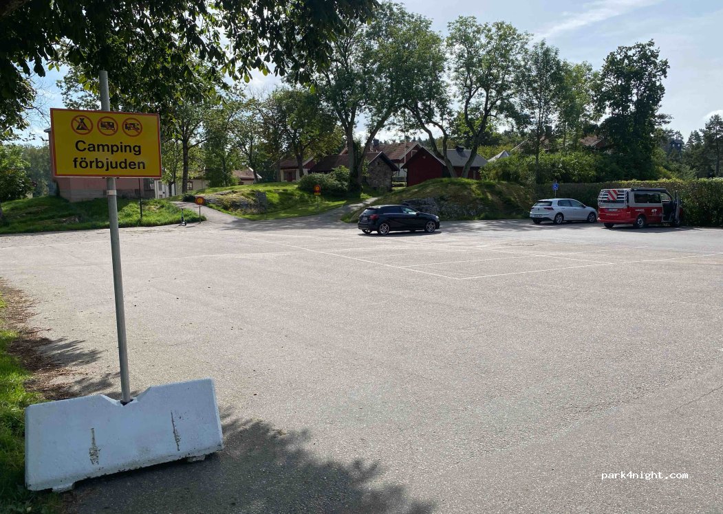 (461 34) Trollhättan - 52 Åkersbergsvägen — foto 2