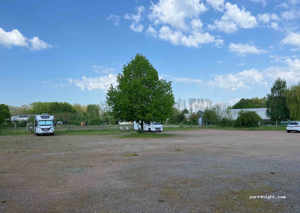Wohnmobilstellplatz vor dem Campingplatz Kelbra — foto 2
