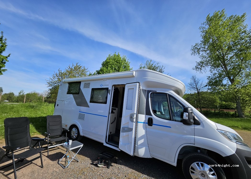 Wohnmobilstellplatz vor dem Campingplatz Kelbra — foto 3