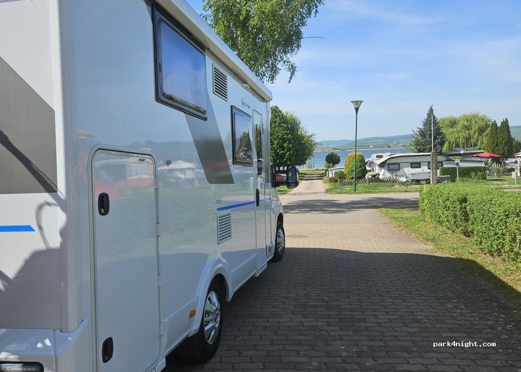 Wohnmobilstellplatz vor dem Campingplatz Kelbra — foto 4