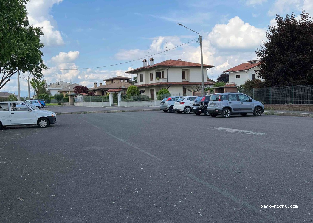 (22070) Rovello Porro - 17 Via dei Caduti — foto