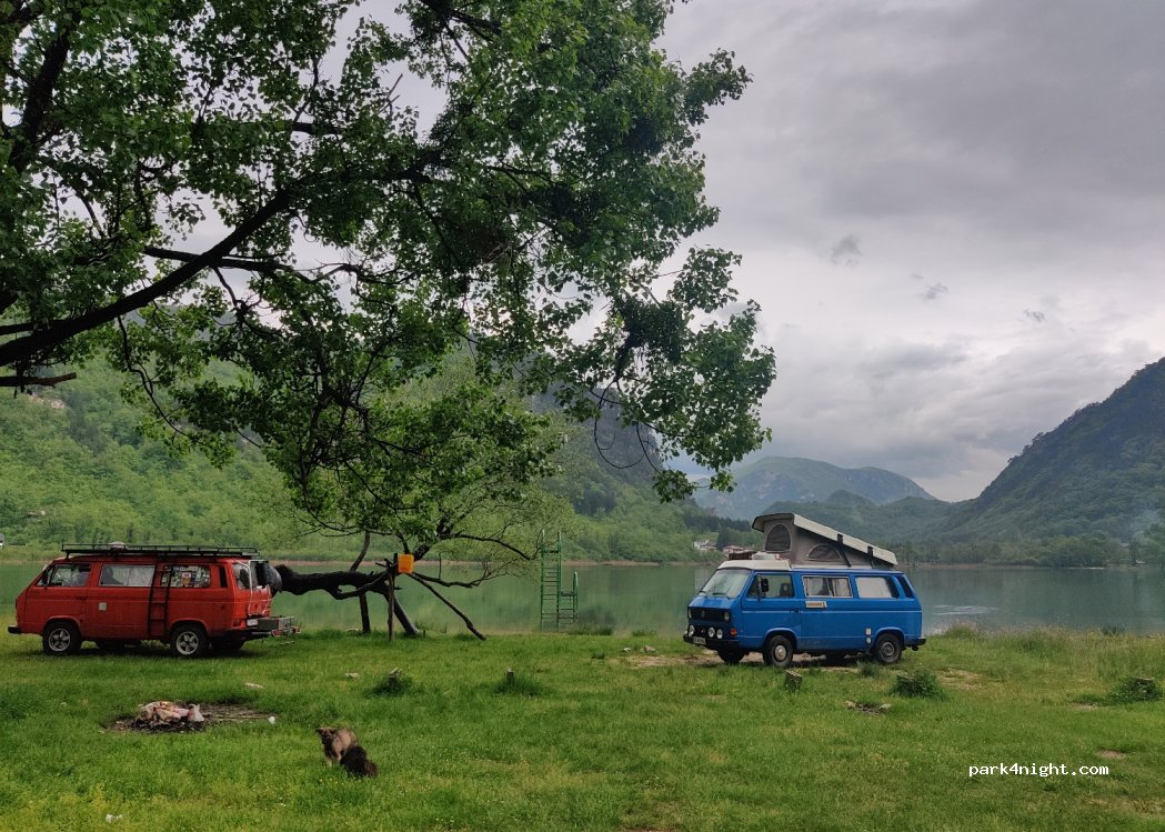 (88400) Jezero - Unnamed Road — foto