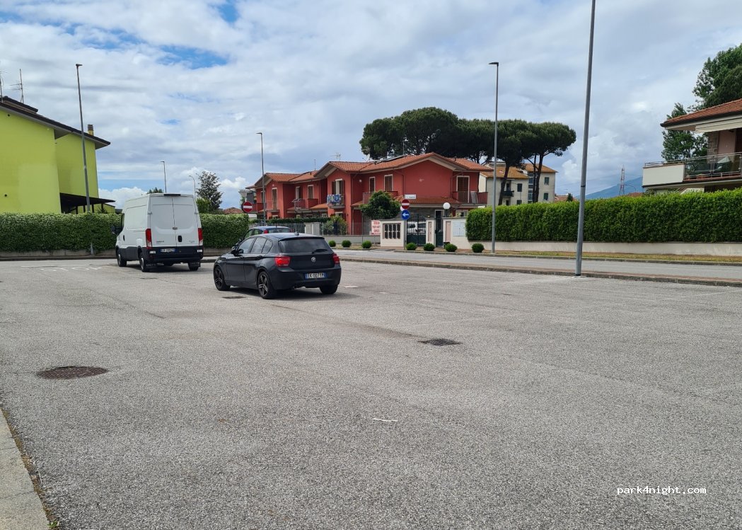 (51013) Chiesina Uzzanese - Via Enrico Berlinguer — foto