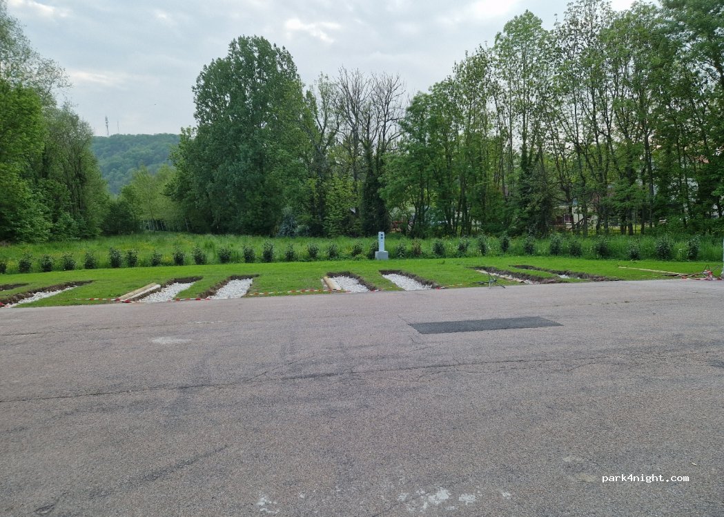 CAMPING-CAR PARK area of Bar-sur-Aube — foto 2