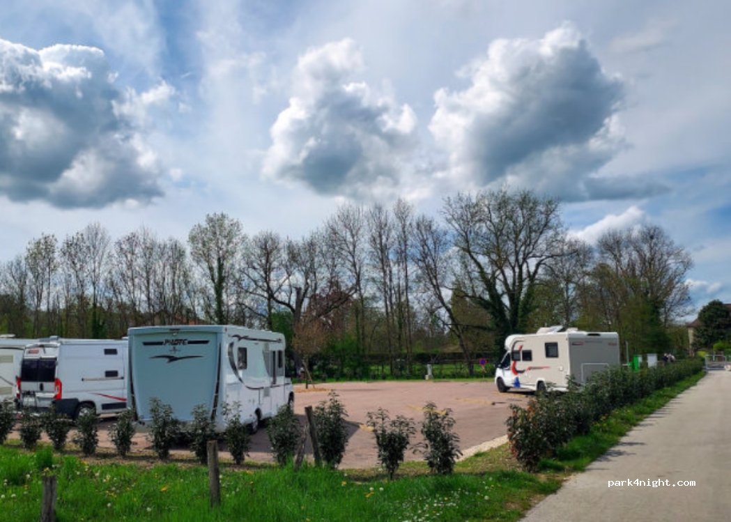 CAMPING-CAR PARK area of Bar-sur-Aube — foto 4