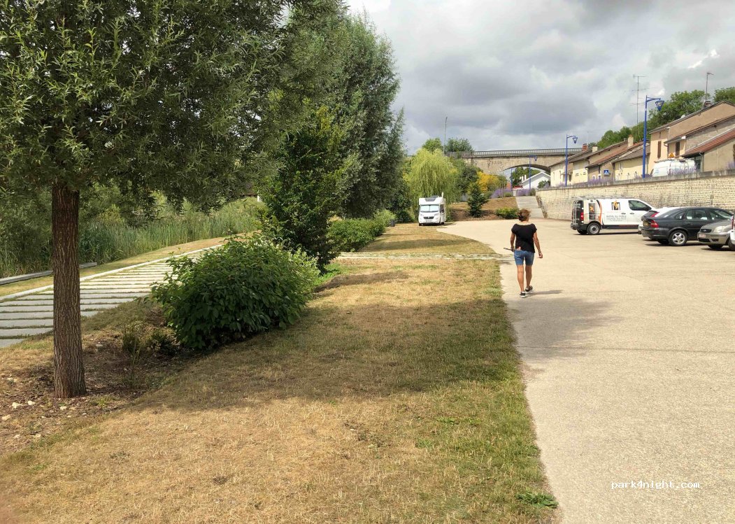 (55130) Gondrecourt-le-Château - 32 Rue du Gén Leclerc — foto 2