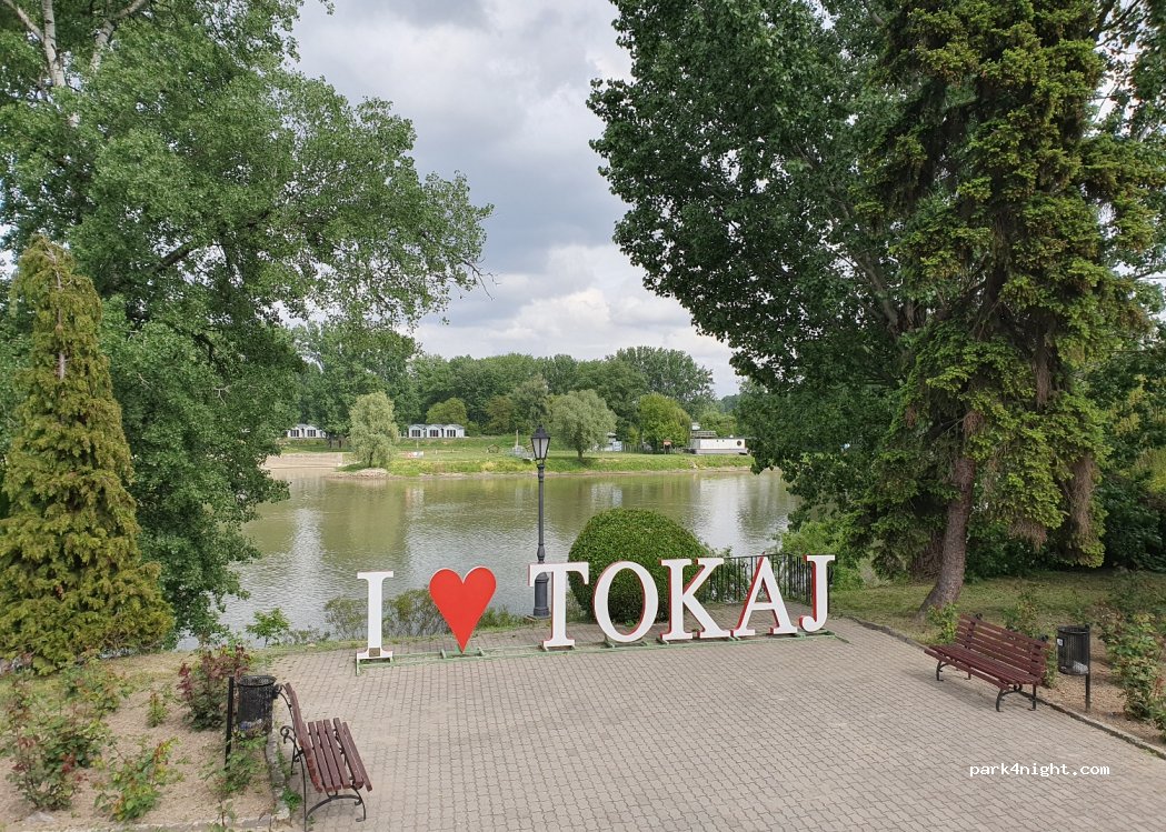 (4465) Rakamaz - 1 Hajnal utca — foto