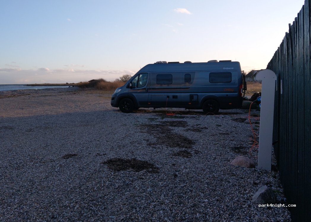 Autocamperparkering Reersø Havn — foto
