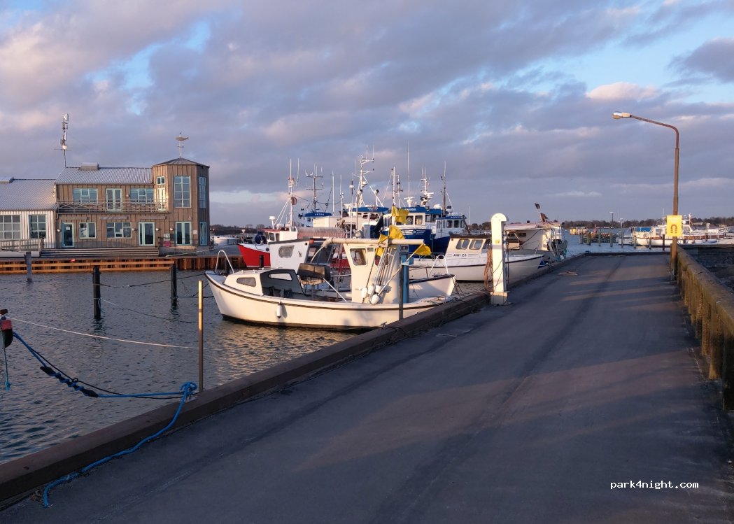Autocamperparkering Reersø Havn — foto 2
