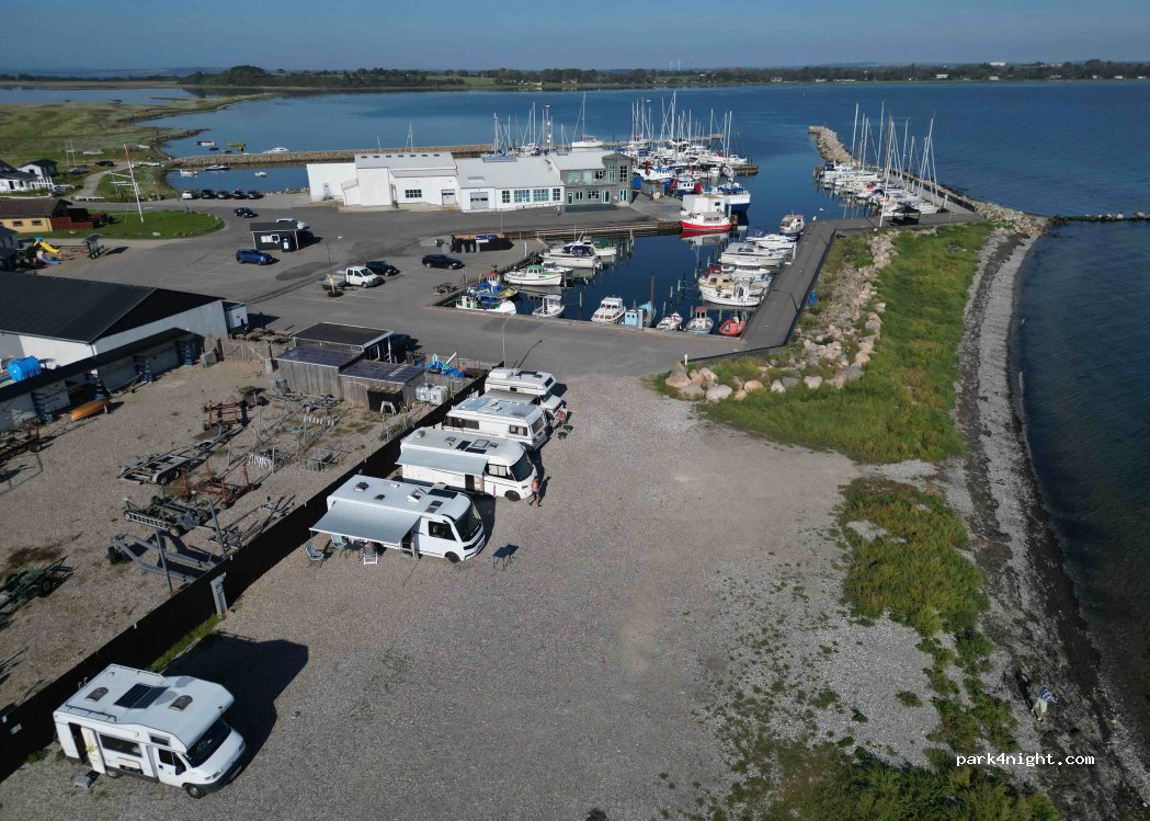 Autocamperparkering Reersø Havn — foto 3