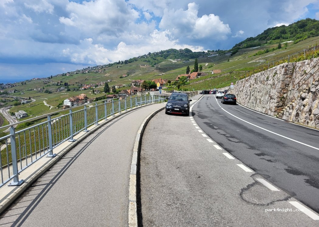 (1098) Bourg-en-Lavaux - 28 Route de la Corniche — foto