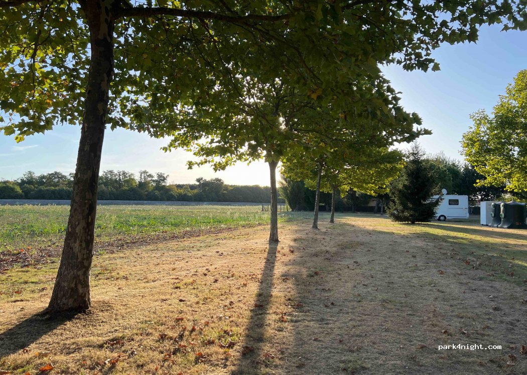 (17240) Plassac - 1-53 Avenue de Haute Saintonge — foto 2