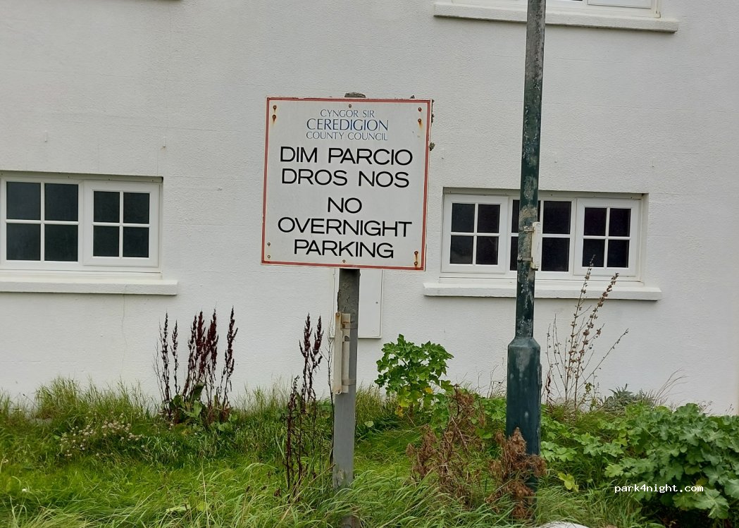 (SA46 0BE) Aberaeron - Beach Parade — foto 2