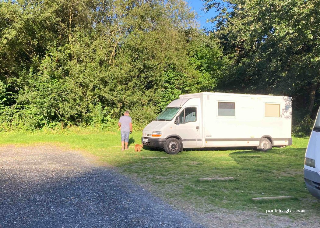 Aire Camping Car de Jugon-les-lacs — foto 3