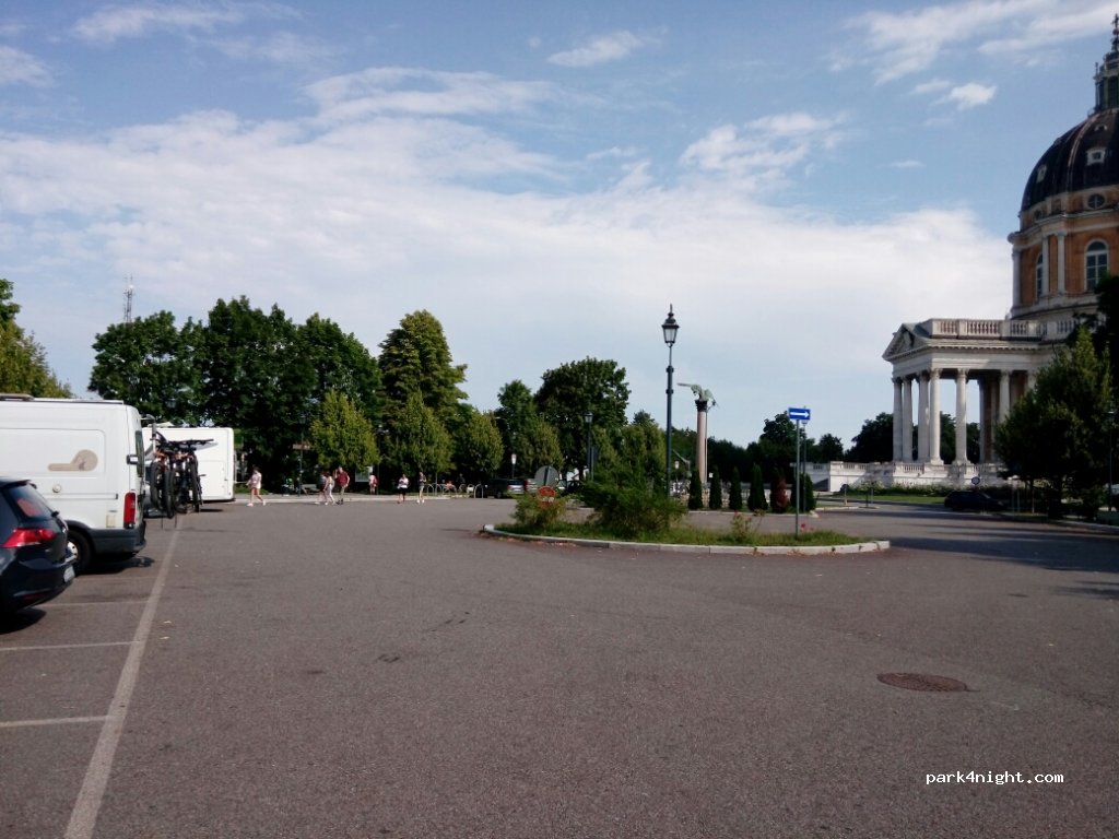 (10132) Superga - 45 Strada Comunale alla Basilica di Superga — foto