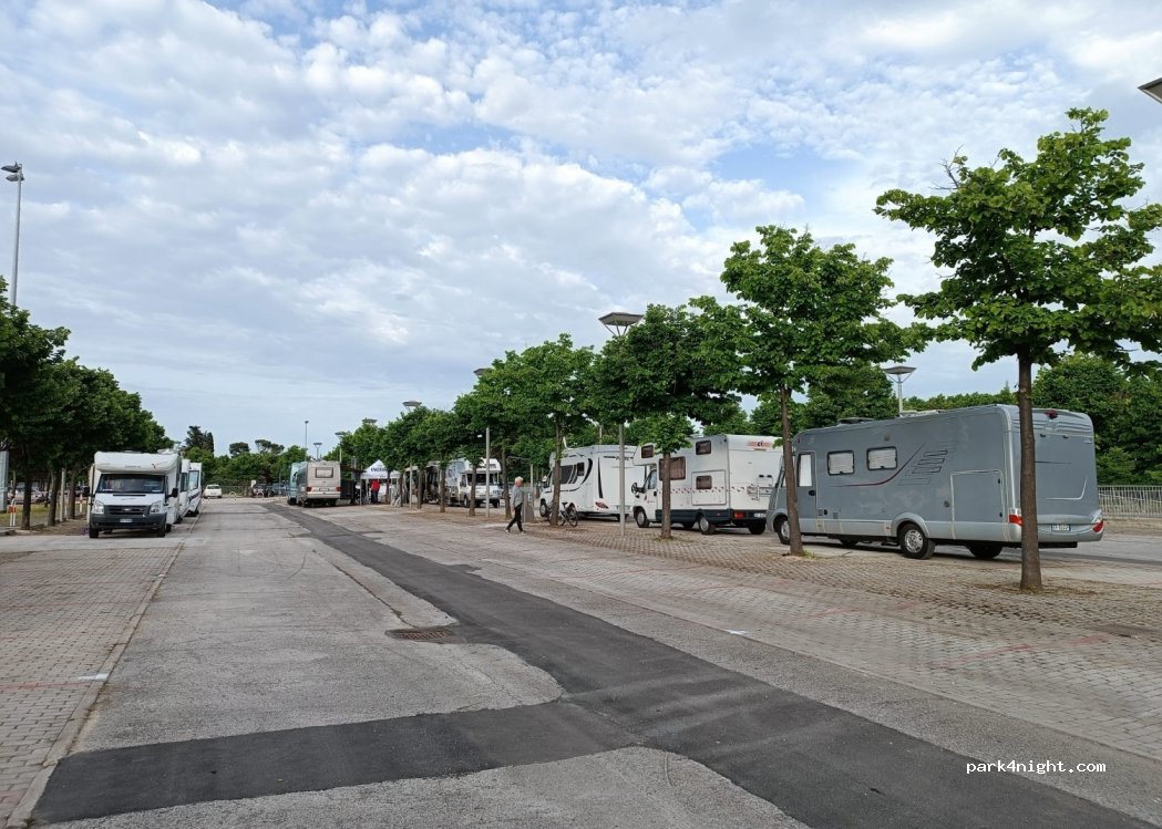 Civitanova Marche camper parking area — foto 3