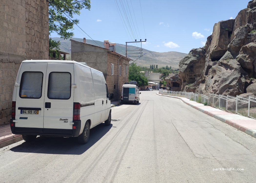 (51000) Niğde Merkez - Unnamed Road — foto