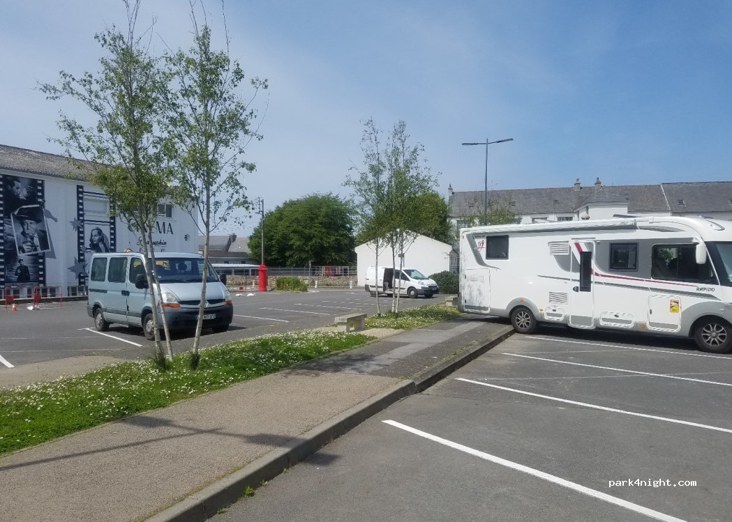 (29430) Plouescat - 6 Place du Dauphin — foto