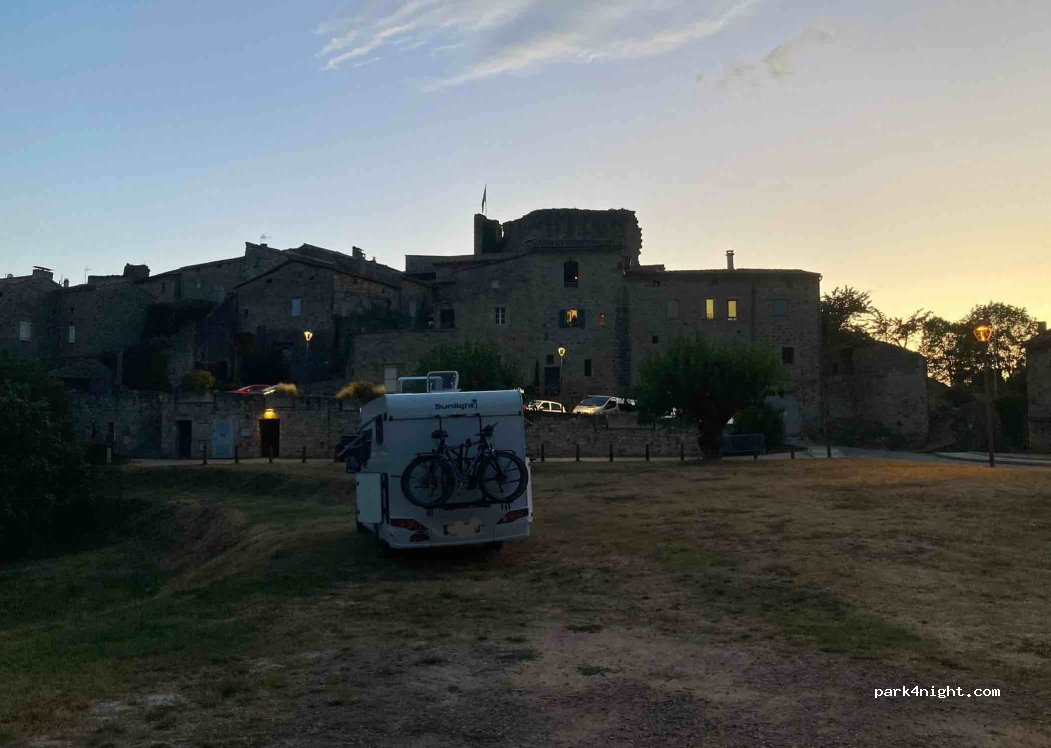 (07200) Ucel - 1 Place du Grand Village — foto 2