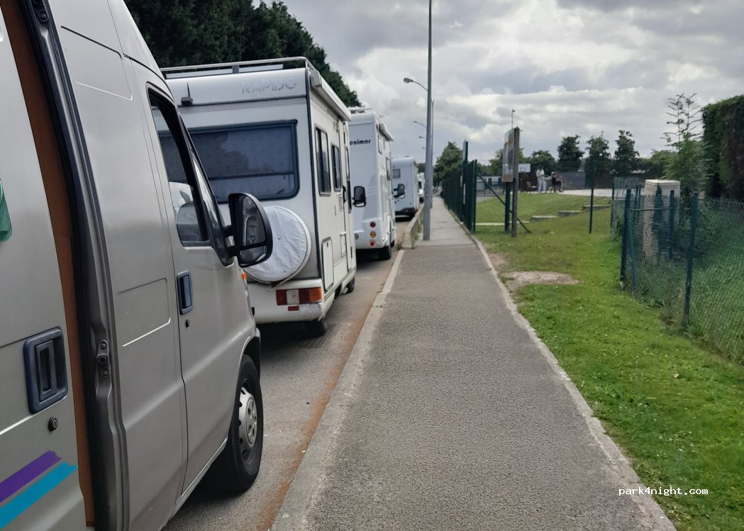 (76470) Le Tréport - 10 Zone Sainte Croix — foto 2