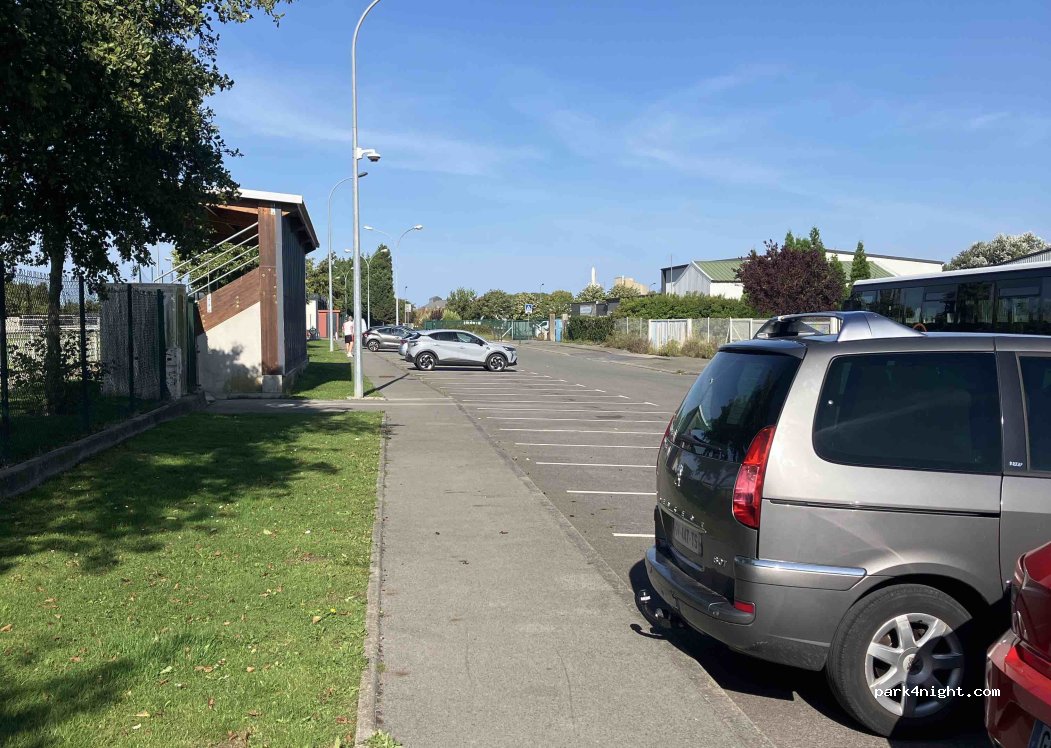(76470) Le Tréport - 10 Zone Sainte Croix — foto 3
