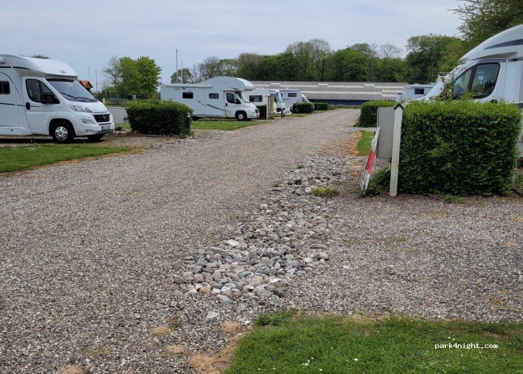 Stellplatz im Yachthafen — foto 2