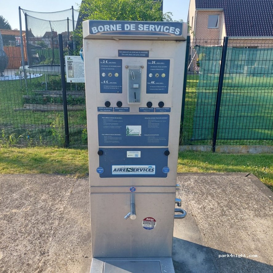 Aire de camping-car Estaires — foto 2