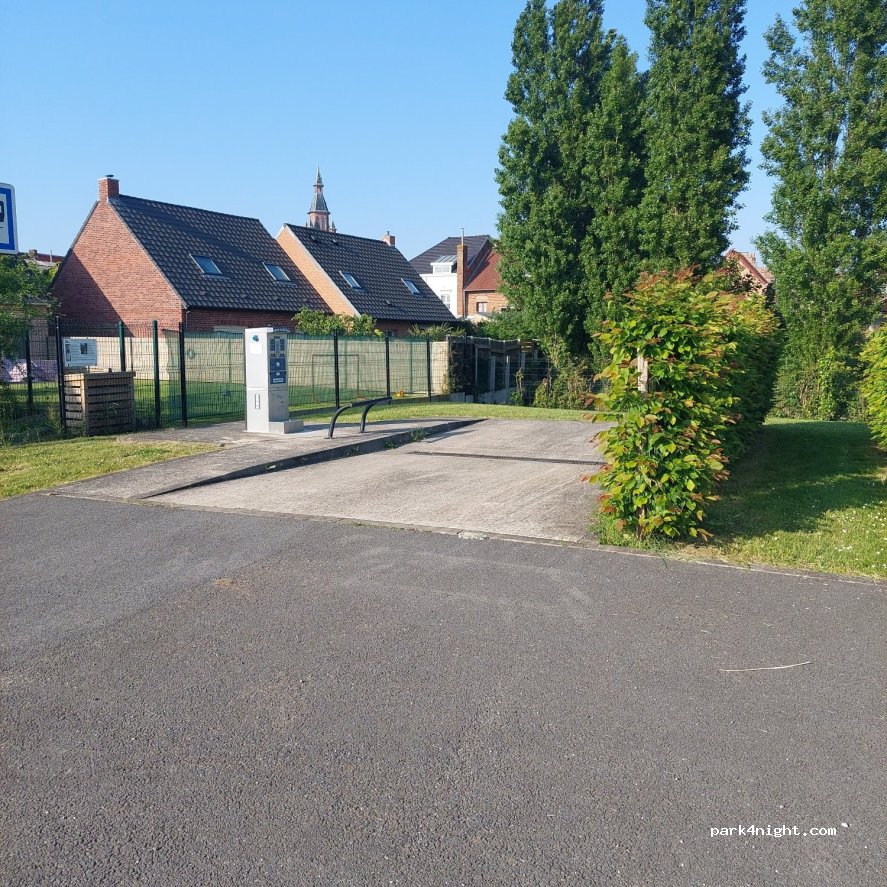 Aire de camping-car Estaires — foto 3