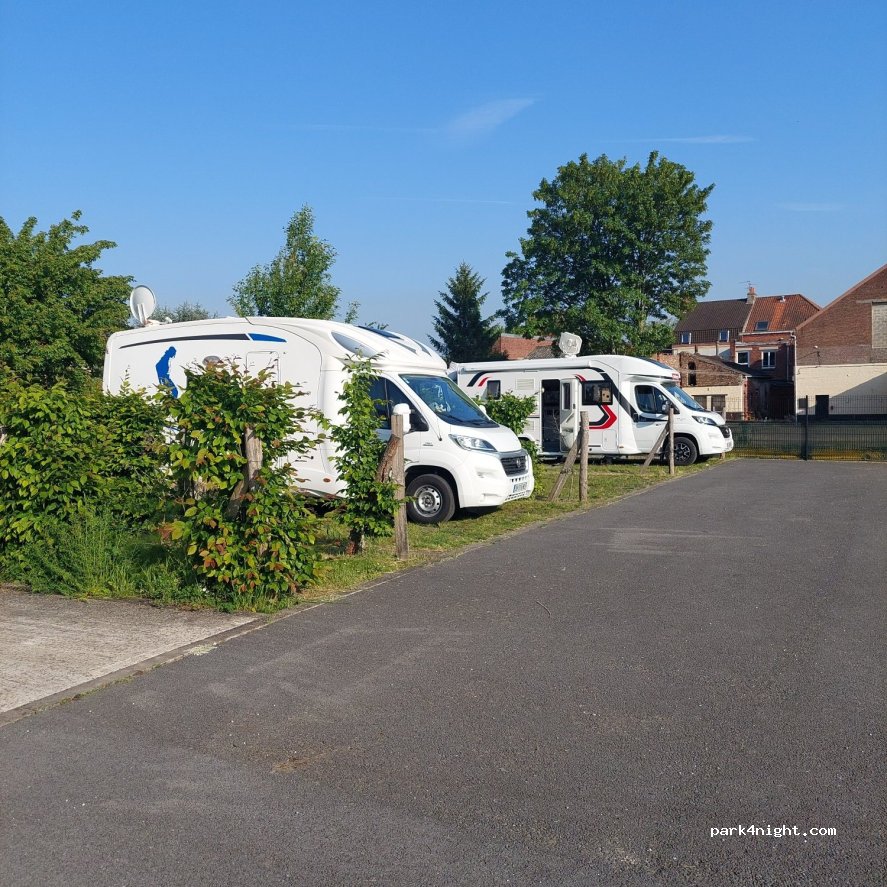 Aire de camping-car Estaires — foto 4