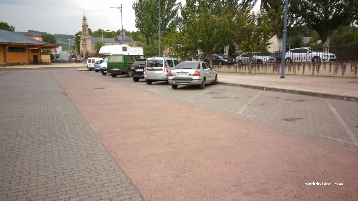 (24540) Cacabelos - 3 Plaza el Santuario — foto 3