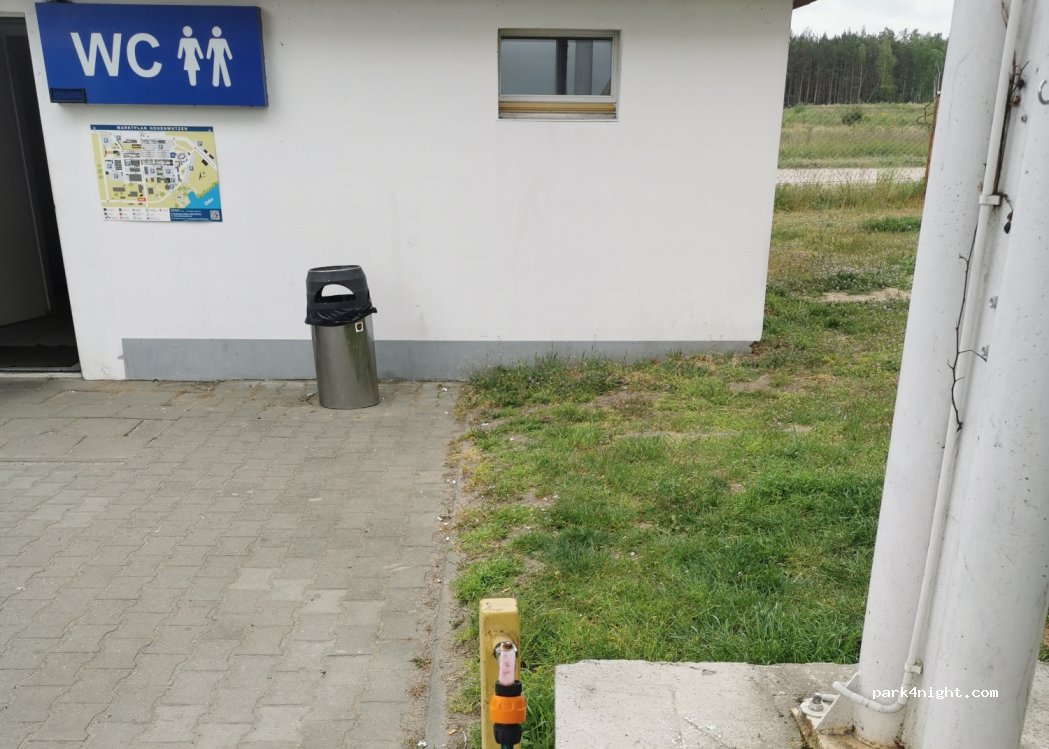 (74-520) Osinów Dolny - 14 Mieszkoalle — foto