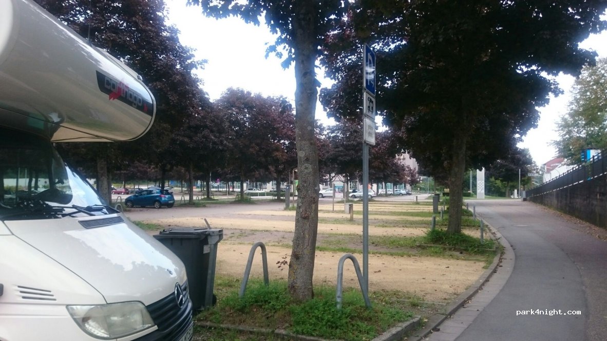 Wohnmobilstellplatz Am Messegelände — foto