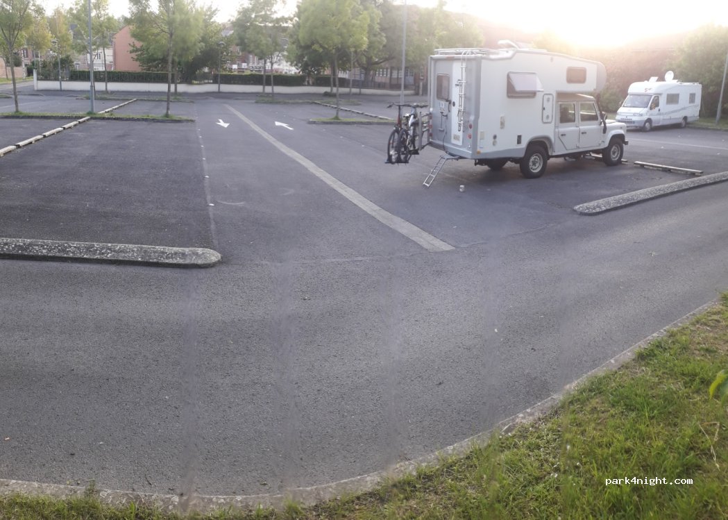 (02120) Guise - 433F Rue Sadi Carnot — foto