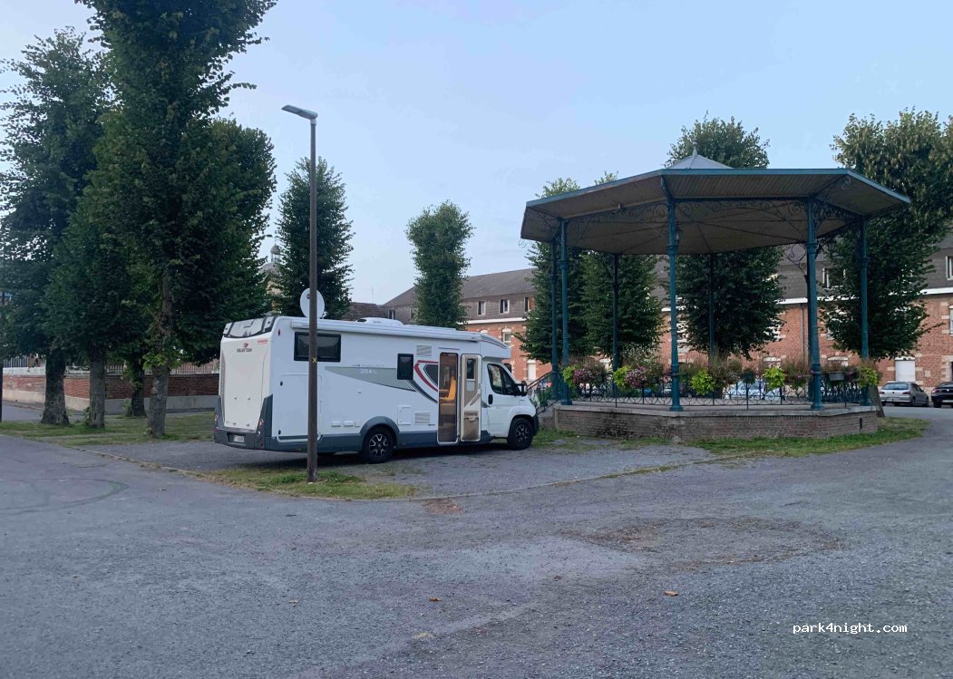 (59530) Le Quesnoy - 1 Place Tournefort — foto
