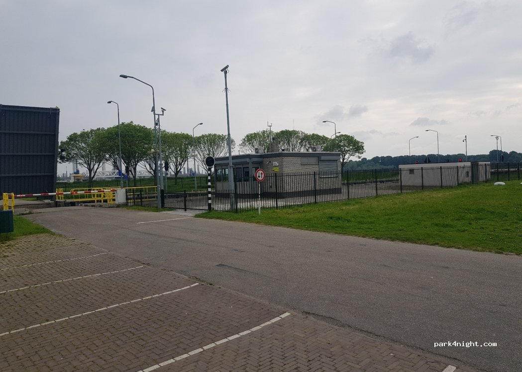 (3202 LB) Spijkenisse - 3 Plaatweg — foto