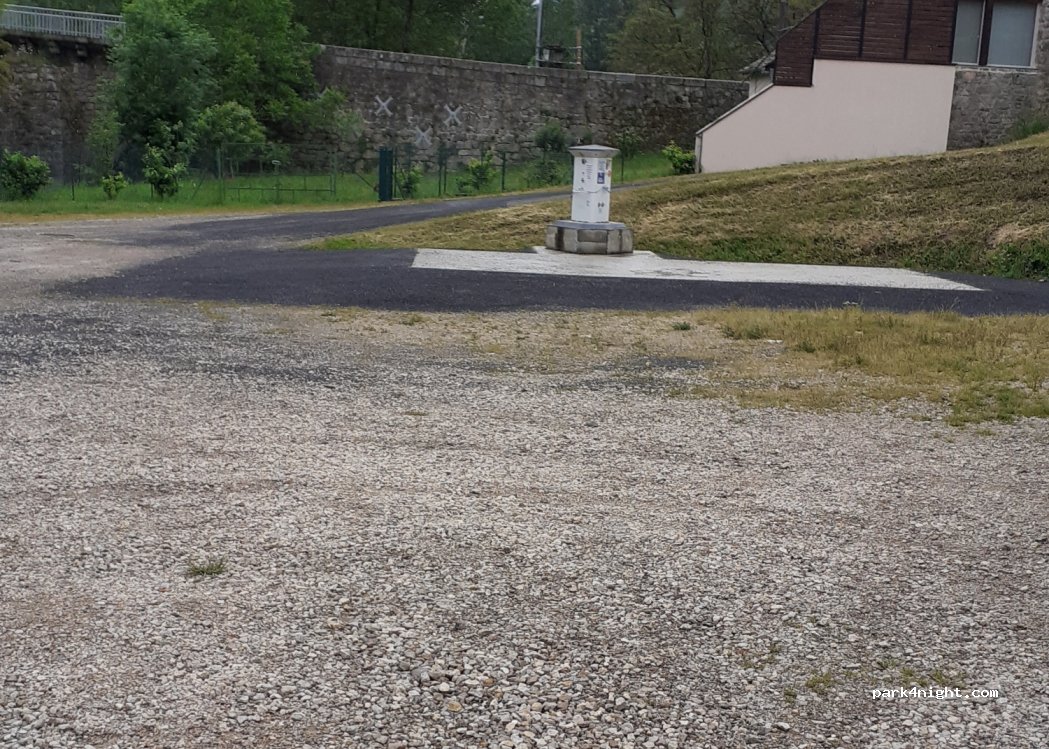 Aire de Camping-car Entraygues-sur-Truyere — foto 2
