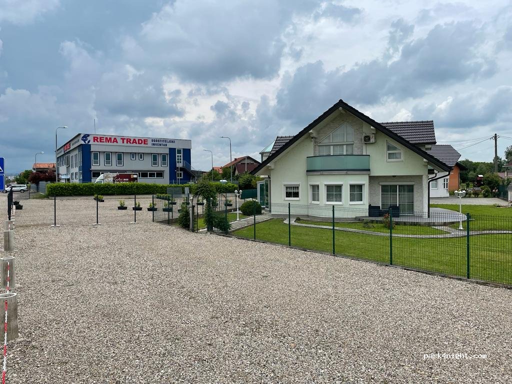 Banja Luka Camping - Stellplätze — foto