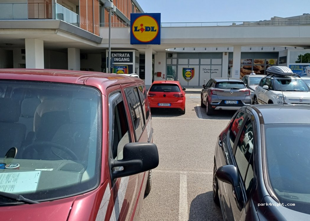 (30016) Jesolo - 1 Viale del Marinaio — foto