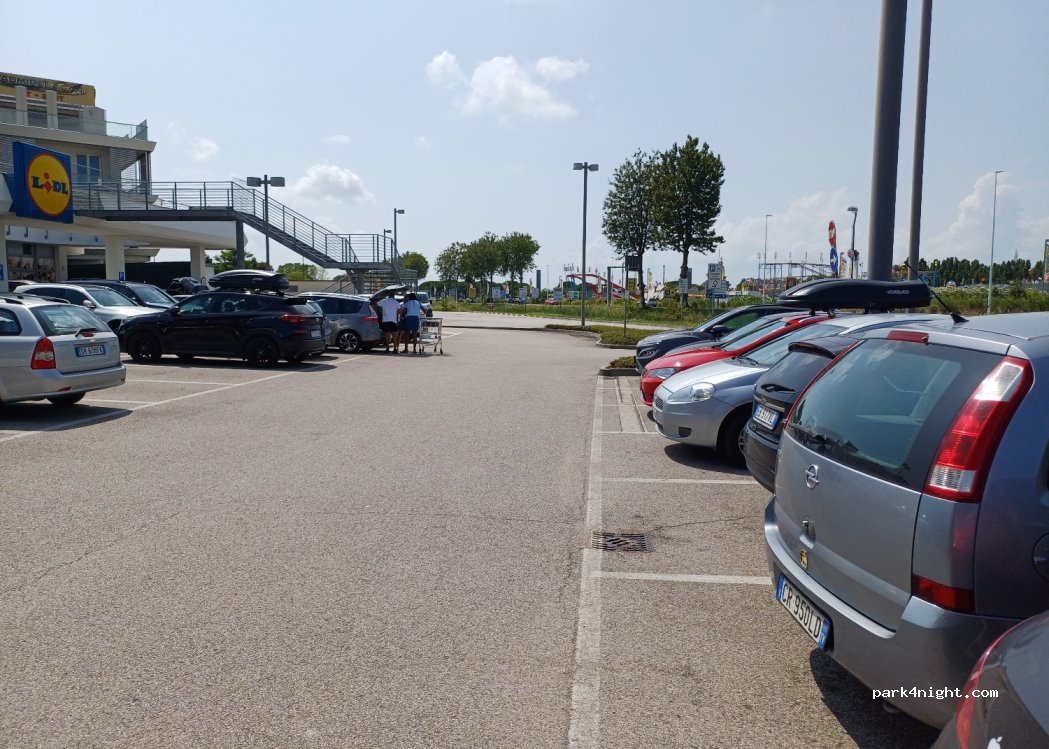 (30016) Jesolo - 1 Viale del Marinaio — foto 2