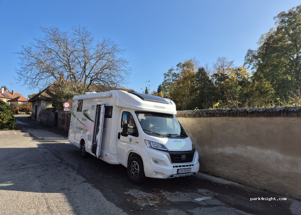 (691 42) Valtice - 1 Zámek — foto