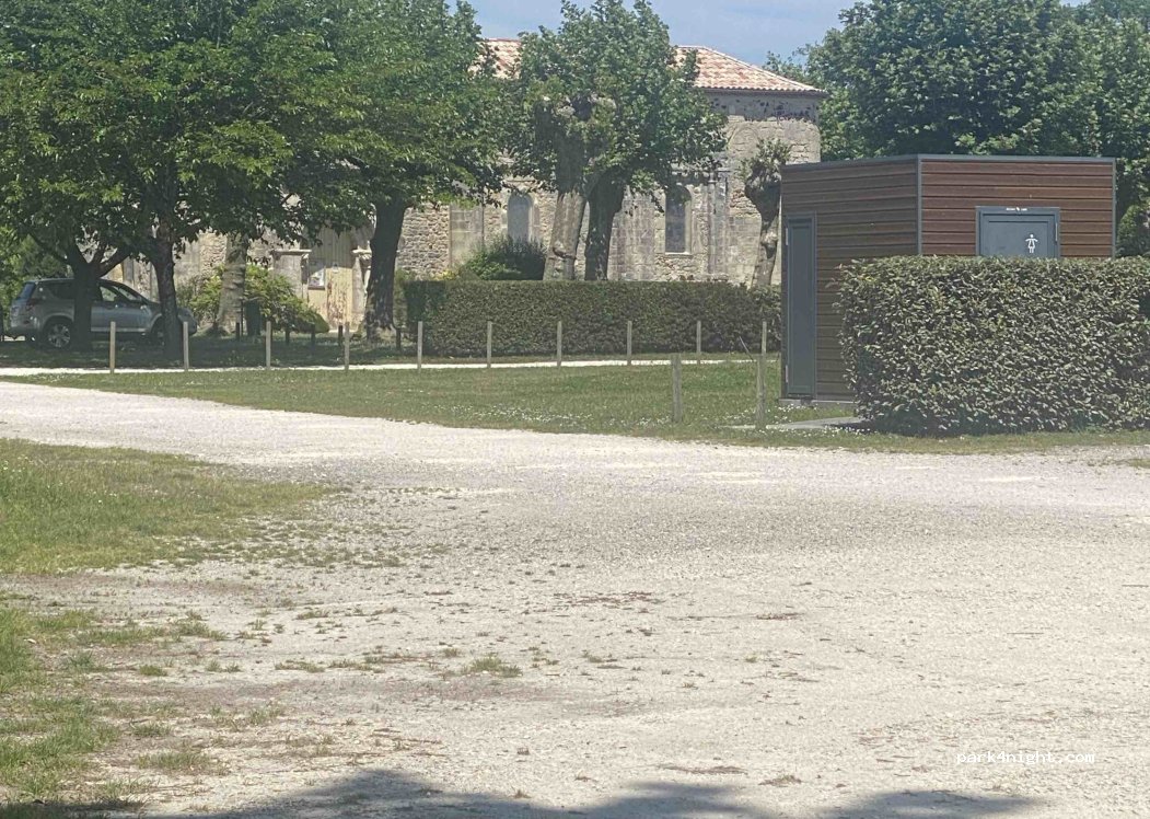 (33680) Saumos - 1 Place de l'Église — foto