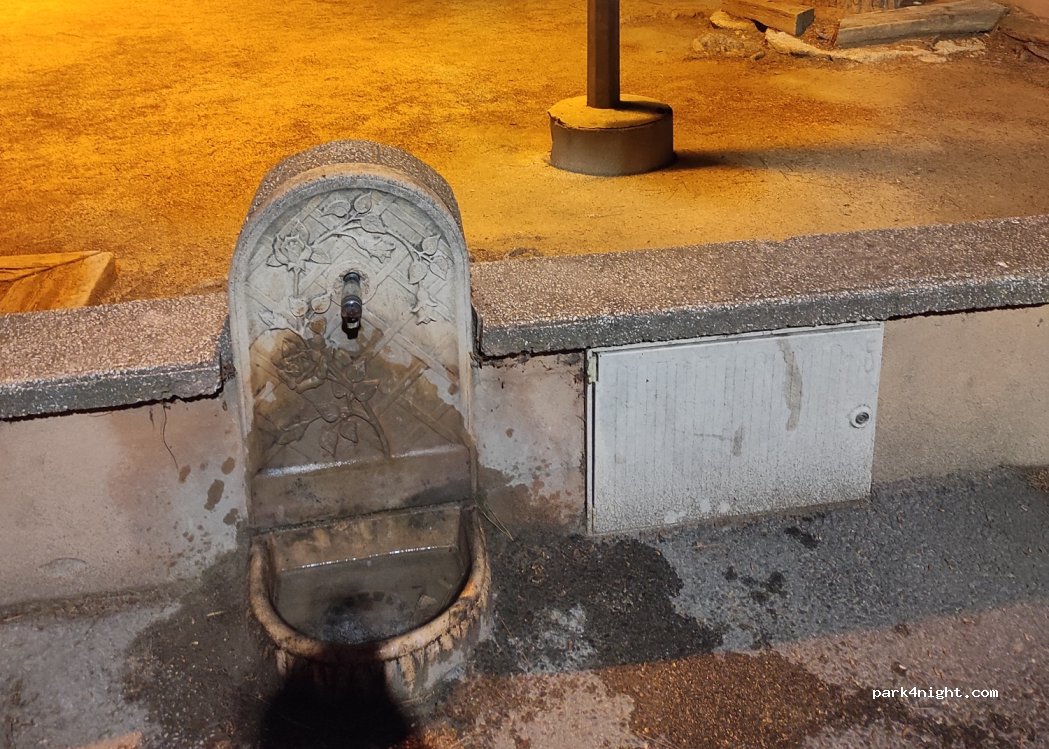 (83400) Hyères - 32 Place du Jeu de Boules — foto