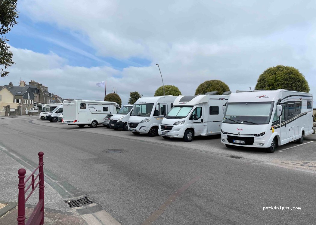 (50550) Saint-Vaast-la-Hougue - 7 Rue de Réville — foto