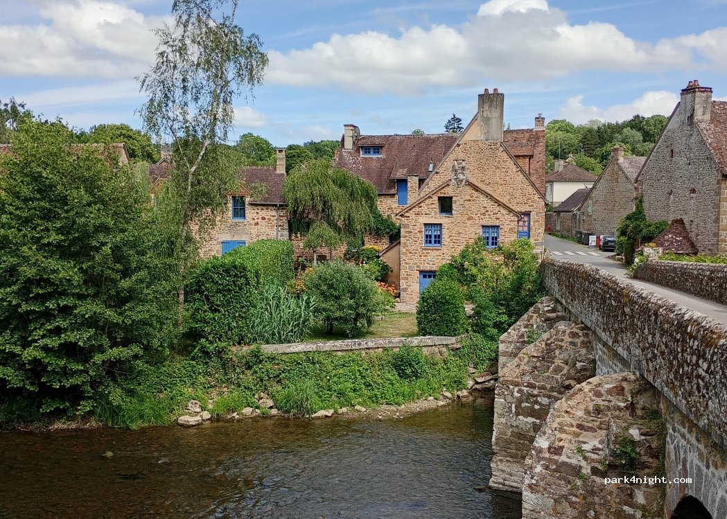 (72130) Moulins-le-Carbonnel - 1 Le Pont — foto 4