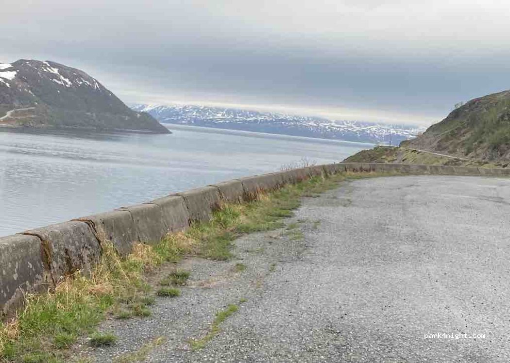(9620) Kvalsund - Unnamed Road — foto