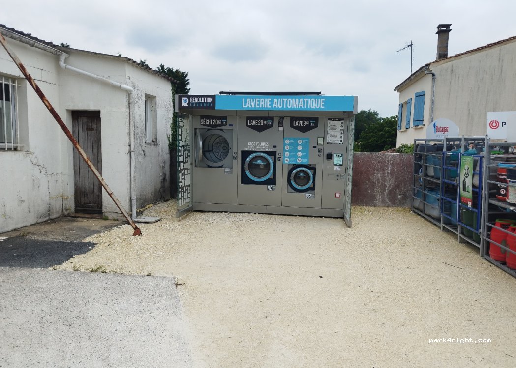 (17570) Les Mathes - 1 Avenue de la Palmyre — foto