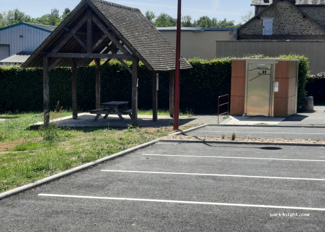 (61420) Saint-Denis-sur-Sarthon - 10 Place de la Mairie — foto