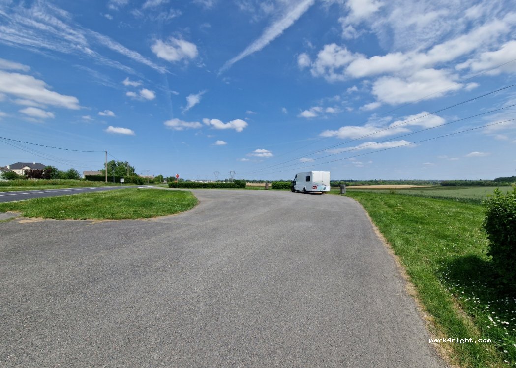 (18570) Trouy - 7 Route de Saint-Amand — foto