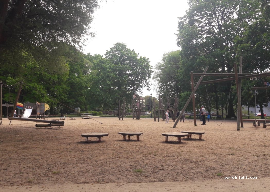 (72-600) Świnoujście - 36-33 Bolesława Chrobrego — foto